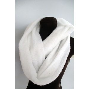 BRAND NEW WHITE SWEATER KNIT INFINITY SCARF